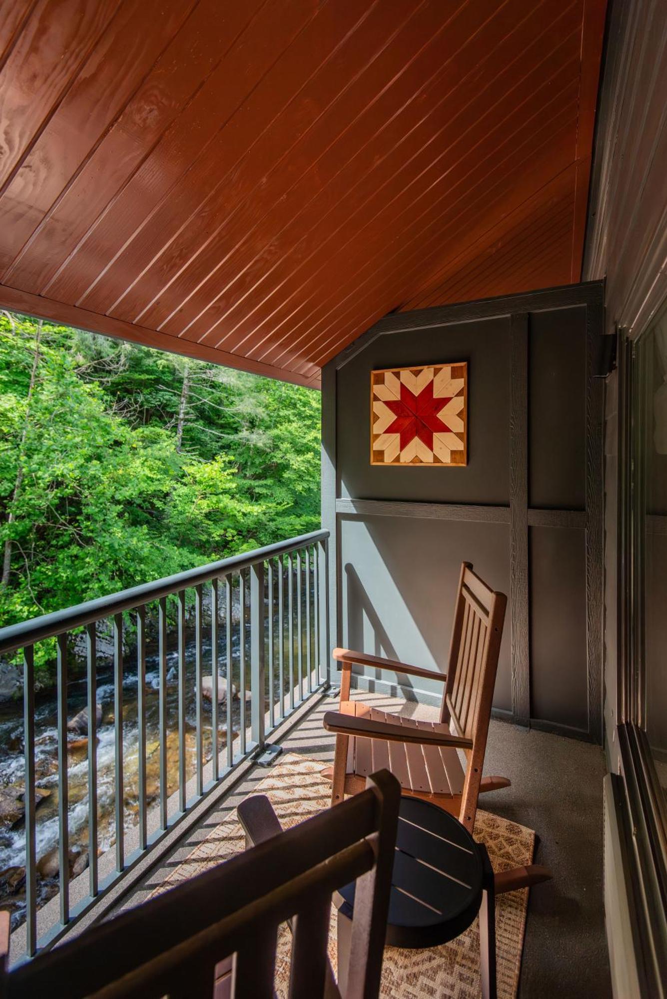Historic Rocky Waters Inn, A Small Luxury Hotel Gatlinburg Exteriör bild